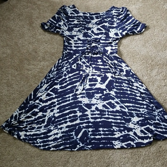 Beautiful spring/summer dress - Picture 2 of 4